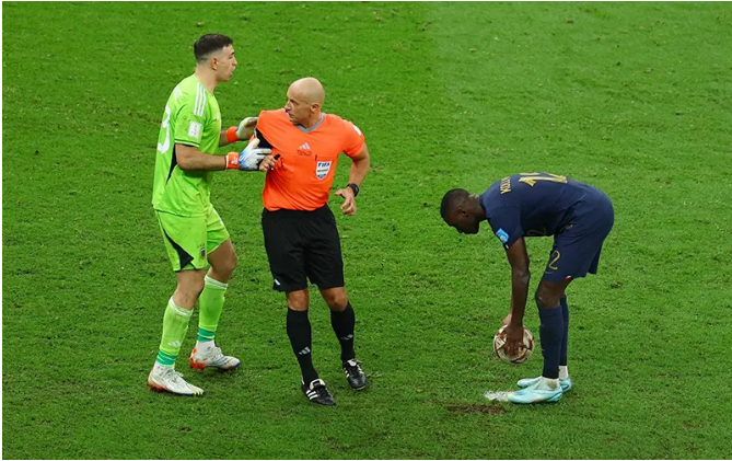 এমি মার্টিনেজের কারণে নূতন নিয়ম আনছে ফিফা!