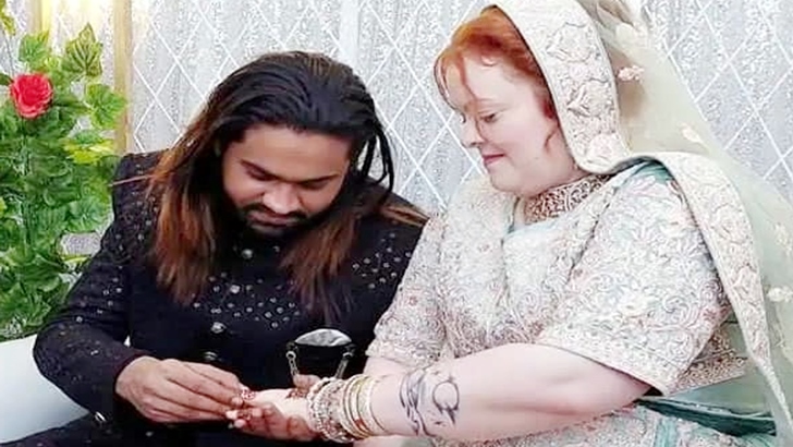 প্রেমের টানে বিশ্বনাথে জার্মান শিক্ষিকা