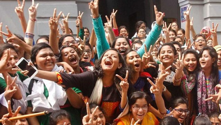 এইচএসসি ও সমমানে ফল প্রকাশ : পাসের হার ৮৫.৯৫, এগিয়ে মেয়েরা