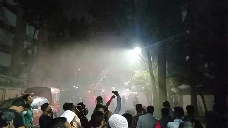 গুলশানে বহুতল আবাসিক ভবনে আগুন