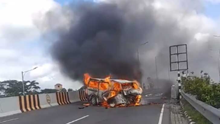 ফরিদপুরে মাইক্রোবাসে সিলিন্ডার বিস্ফোরণে ৫ জন নিহত