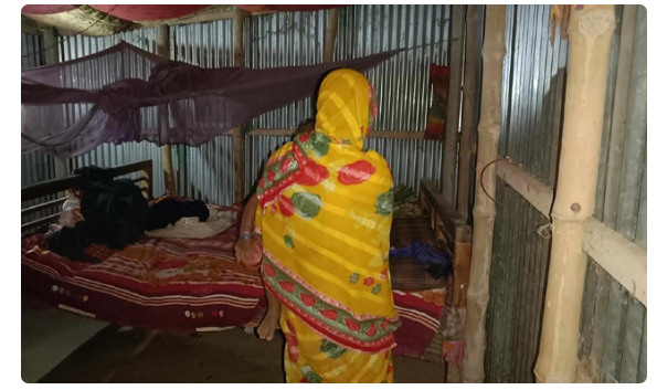 নওগাঁয় মাথা ন্যাড়া করে ঘোল ঢেলে ক্ষুদ্র নৃগোষ্ঠীর গৃহবধূকে শুদ্ধ!