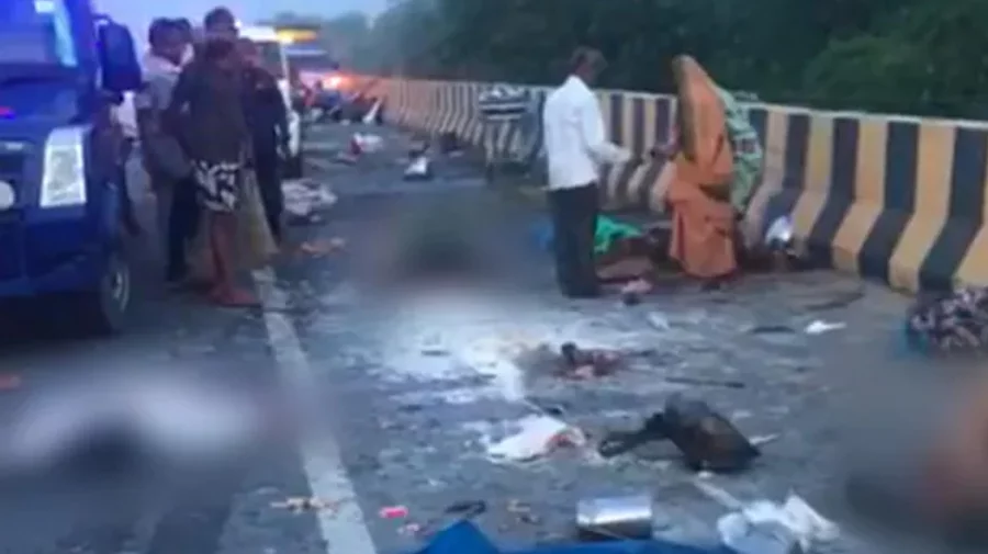 রাজস্থানে দাঁড়িয়ে থাকা বাসে ট্রাকের ধাক্কা, নিহত ১১