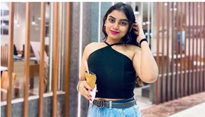 ফ্ল্যাট থেকে বিমানবালার রক্তাক্ত লাশ উদ্ধার