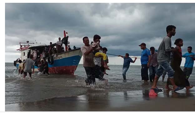 ইন্দোনেশিয়ার সৈকতে অবরুদ্ধ প্রায় ২০০ রোহিঙ্গা