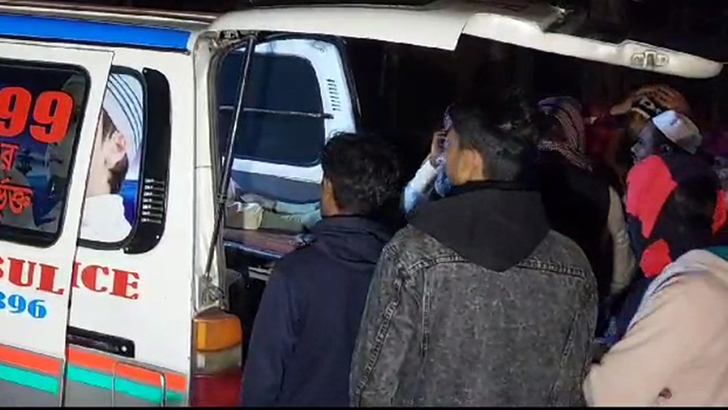 মাছের বাজারে ঢুকে পড়ল প্রাইভেটকার, ৩ ব্যবসায়ী নিহত
