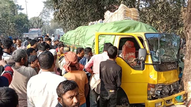 চট্টগ্রামে ট্রাকের সঙ্গে বাইকের সংঘর্ষে নিহত ৩