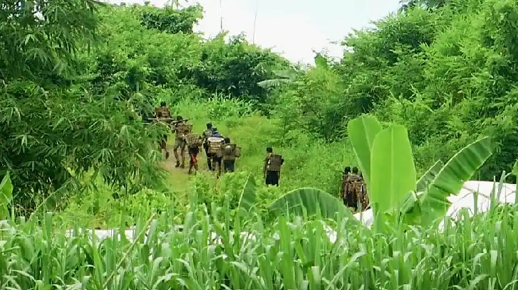 সীমান্তের ওপারে অনবরত গোলাগুলি, আতঙ্কে নির্ঘুম রাত
