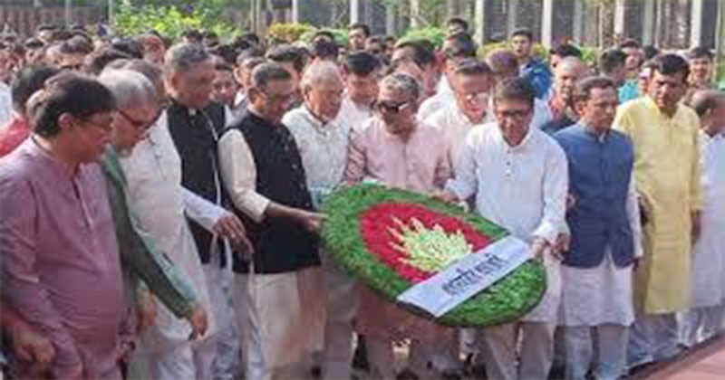 জাতীয় কবি কাজী নজরুল ইসলামের সমাধিতে প্রধানমন্ত্রীর শ্রদ্ধা