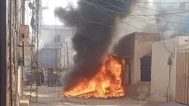 পাকিস্তানে খ্রিস্টানদের ওপর হামলা, বাড়িতে আগুন