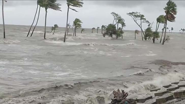 ঘূর্ণিঝড় রেমালের তাণ্ডবে প্রাণ গেল ১১ জনের