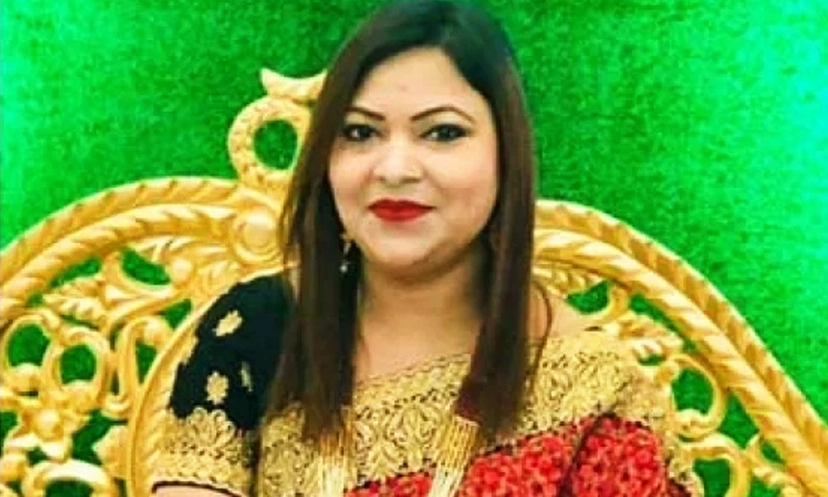 মেয়রের সামনে কাউন্সিলরকে জুতাপেটা করলেন চামেলী!