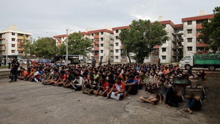 মালয়েশিয়ায় বাংলাদেশিসহ ১৭০০ অভিবাসী আটক