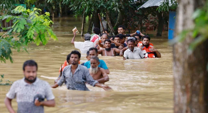 বন্যায় মৃতের সংখ্যা বেড়ে ৫৪