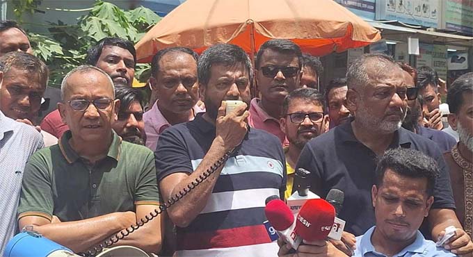 গণতন্ত্র উত্তরণ প্রক্রিয়াকে বাধাগ্রস্ত করার ষড়যন্ত্র হচ্ছে : মজনু