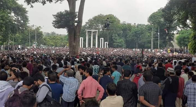 জনস্রোতে জনসমুদ্র শহীদ মিনার