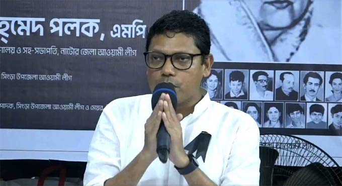 বিমানবন্দরে পলক আটক