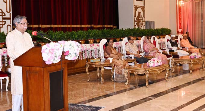 সংকটকালে বানভাসি মানুষের পাশে দাঁড়ান : রাষ্ট্রপতি