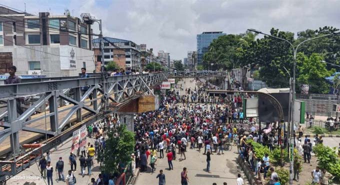 জেলায় জেলায় ব্যাপক সং ঘ র্ষ, নি হ ত ১২