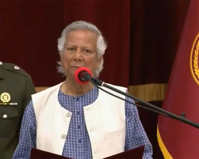 ড. ইউনূসের নেতৃত্বে উপদেষ্টা পরিষদের শপথ গ্রহণ