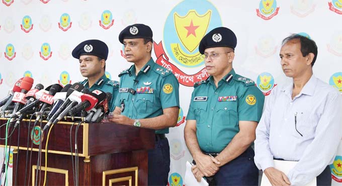 আন্দোলনে ছাত্রলীগসহ যারা অস্ত্র ব্যবহার করেছেন, তাদের আইনের আওতায় আনা হবে : ডিএমপি কমিশনার