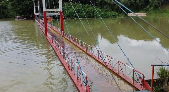 ডুবে গেছে রাঙ্গামাটির ঝুলন্ত সেতু