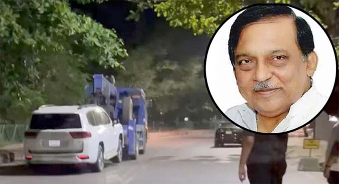 রাস্তায় পড়ে থাকা ল্যান্ড ক্রুজারের মালিক সাবেক স্বরাষ্ট্রমন্ত্রী কামাল