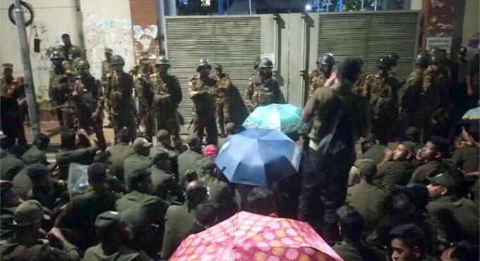 আনসারদের হামলায় ৬ সেনাসদস্য আহত, গুরুতর ১