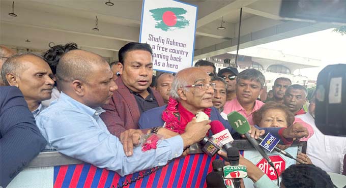 দেশে ফিরলেন সাংবাদিক শফিক রেহমান