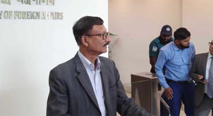 অপ্রয়োজনীয় প্রতিনিধিদল নিয়ে জাতিসংঘে যাবেন না প্রধান উপদেষ্টা