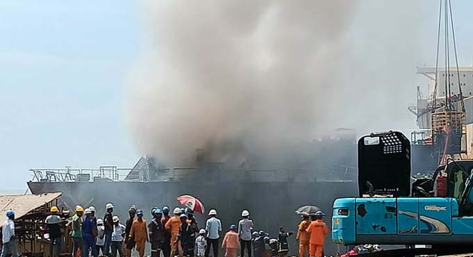 সীতাকুণ্ডে বিস্ফোরণে দগ্ধ একজনের মৃত্যু