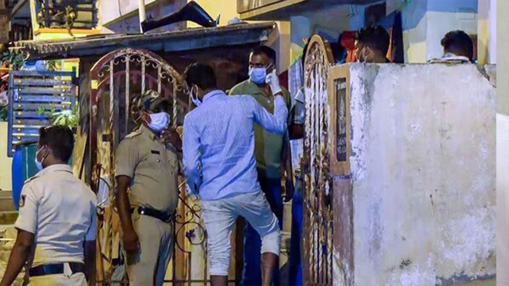 ফ্রিজের ভেরত মিলল তরুণীর ৩০ খণ্ডের মরদেহ