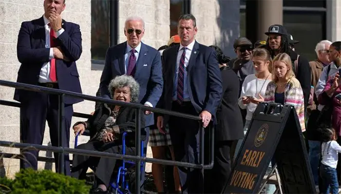 আগাম ভোট দিলেন প্রেসিডেন্ট বাইডেন