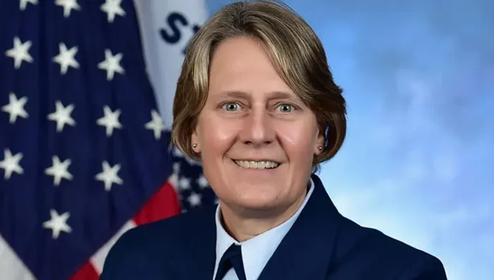 মার্কিন সশস্ত্র বাহিনীর নারী প্রধানকে বরখাস্ত করলেন ট্রাম্প