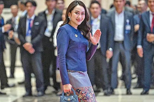 থাইল্যান্ডের প্রধানমন্ত্রী পেতংতার্নের ২১৭ হাতব্যাগ, ৫০ লাখ ডলারের ঘড়ি