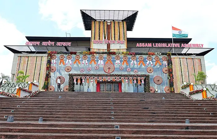 ৯০ বছরের নিয়মে ইতি, জুম্মার নামাজে আর বিরতি নয় আসাম বিধানসভায়!