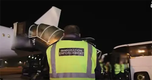 ট্রাম্পের স্টাইলে অবৈধ অভিবাসীদের ধরতে এবার বৃটেনের রেস্তোরাঁগুলোতেও হানা পুলিশের