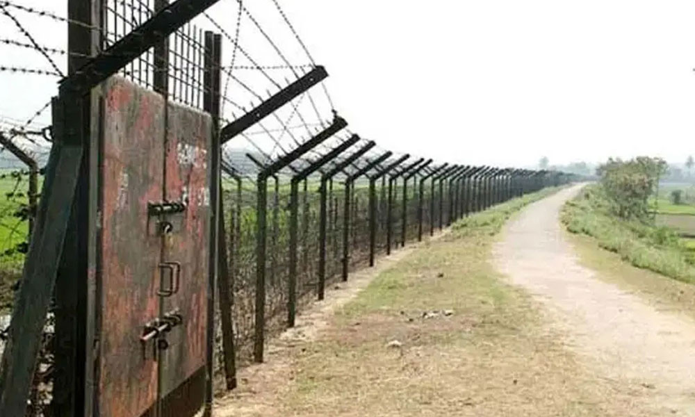 কুলাউড়া সীমান্ত থেকে ৩ বাংলাদেশিকে ধরে নিয়ে গেছে বিএসএফ