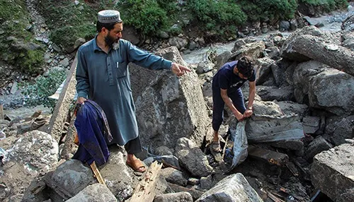 পাকিস্তানে বন্যা ও ভূমিধসে নিহত ৩ শতাধিক