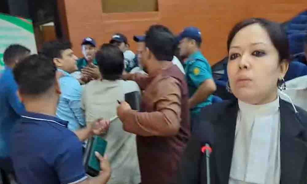 ইসিতে রুমিন ফারহানার অনুসারীদের সঙ্গে এনসিপি নেতাকর্মীদের হাতাহাতি