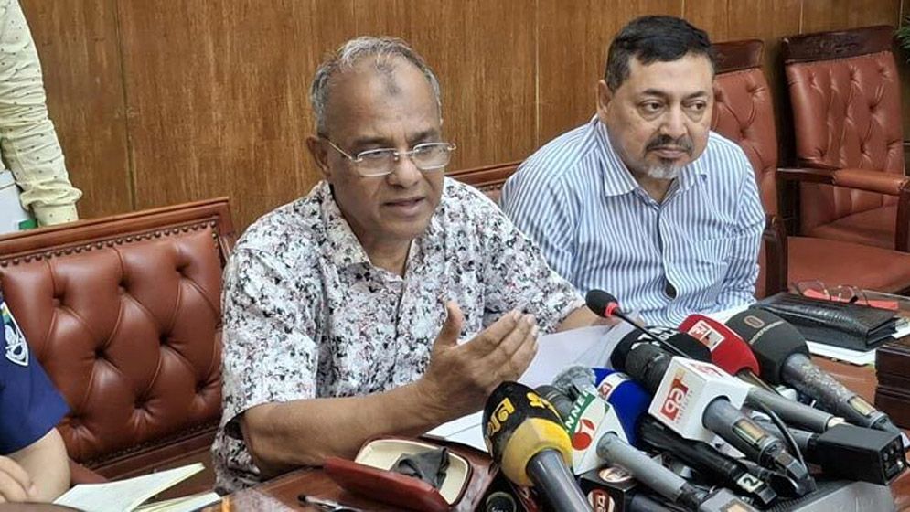 ১৩ মাসে ঢাকায় ১২৩ সংগঠনের ১,৬০৪ বার অবরোধ : স্বরাষ্ট্র উপদেষ্টা