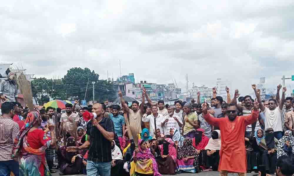 ফরিদপুরের ভাঙ্গা থানা-উপজেলা পরিষদে হামলা, অফিসার্স ক্লাবে আগুন