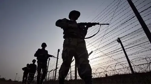 পাক-ভারত সীমান্তে গোলাগুলি