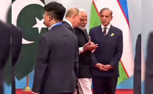 লজ্জিত হলেন শেহবাজ শরীফ!