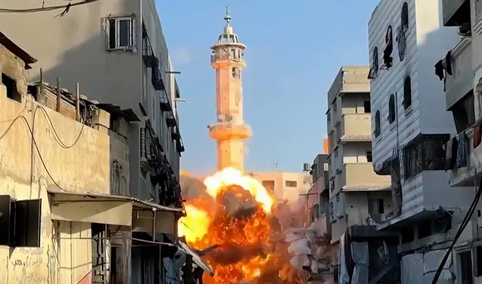 ইসরাইলের বোমা হামলায় ধ্বংস গাজার এতিহ্যবাহী মসজিদ