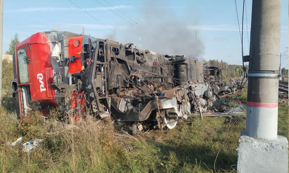 রাশিয়ায় ২ ট্রেন লাইনচ্যুত ও রেললাইনে বিস্ফোরণ, চালকসহ নিহত ৪