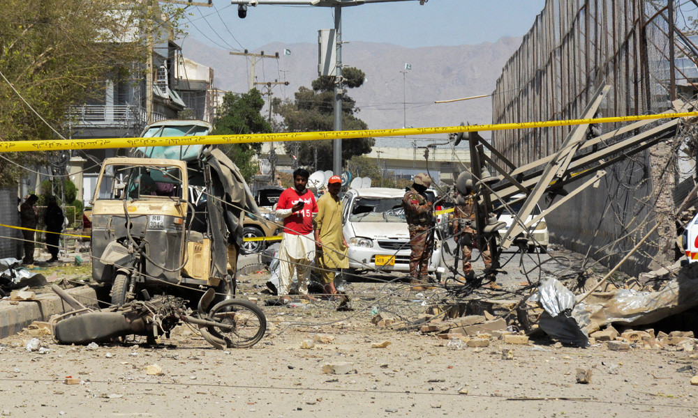পাকিস্তানে আত্মঘাতী হামলায় নিহত অন্তত ১০