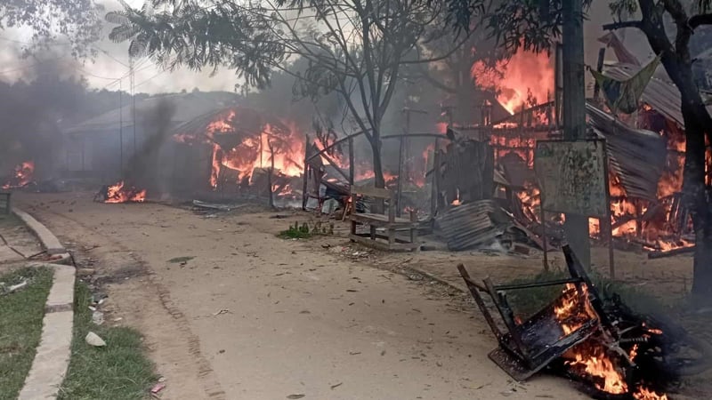 খাগড়াছড়িতে অবরোধের মধ্যে গুইমারায় বাজারে আগুন