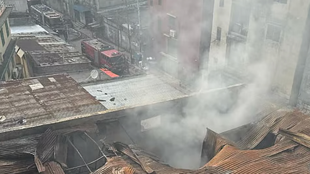 মিরপুরে পোশাক কারখানায় আগুন ।। ৯ জনের মৃত্যু