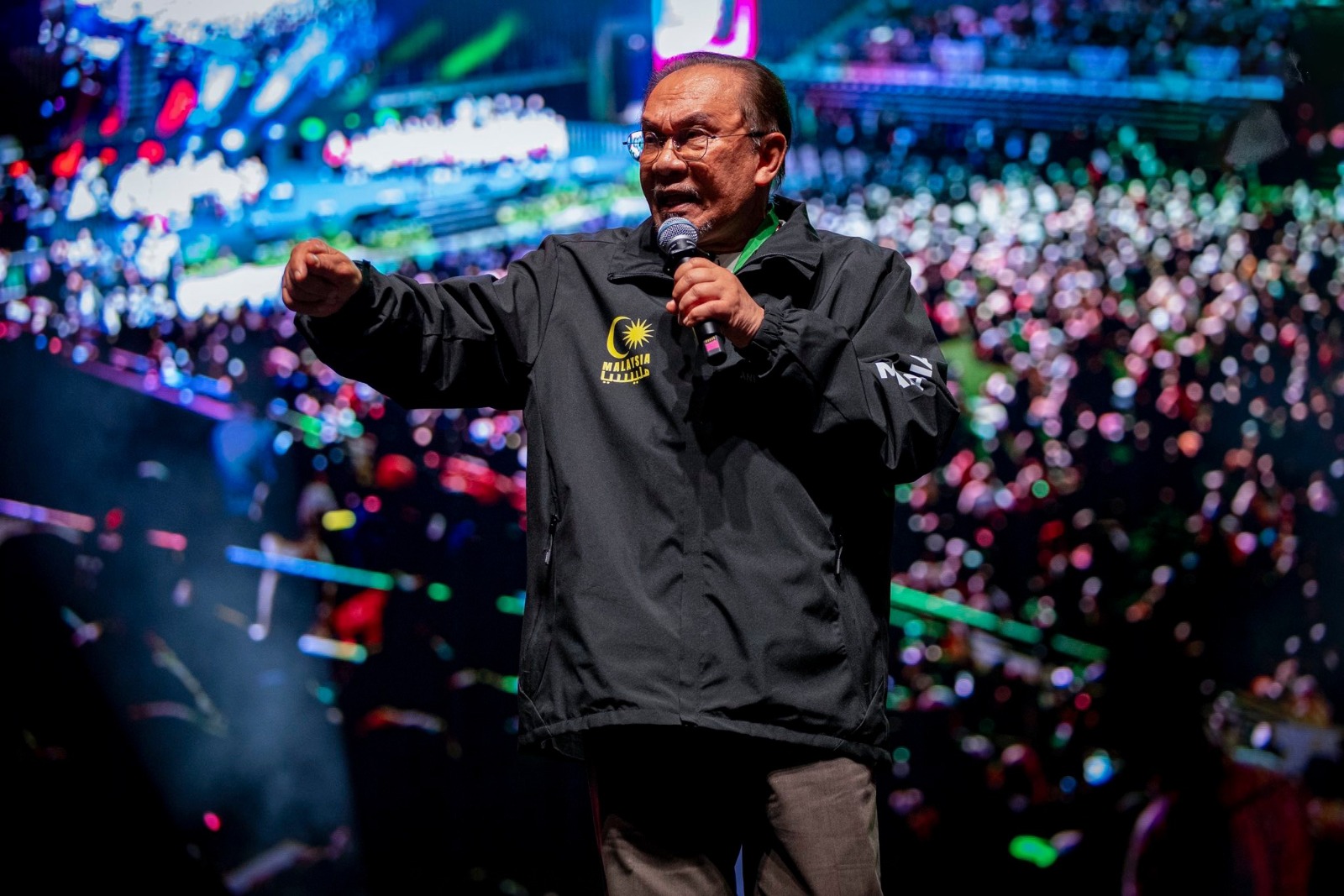 আনোয়ার ইব্রাহিমের উপর যুক্তরাষ্ট্রের চাপ বাড়ছে